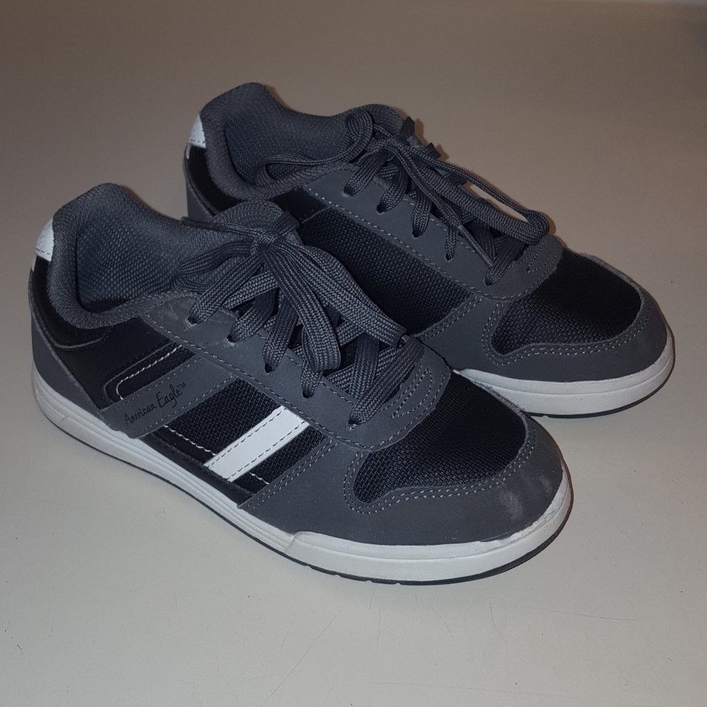 American Eagle Sneakers size 13